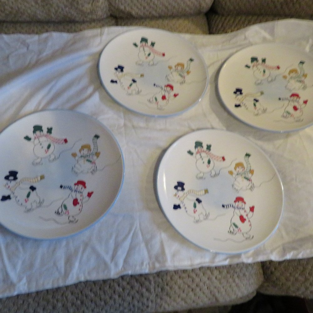 Temptations presentable Ovenware Snowmen Plates Set of Four
